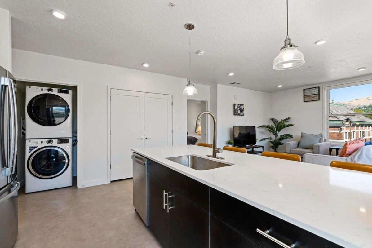 2Br Luxury Urban Escape Balcony & Fitness Center Apartment Salt Lake City Exterior photo