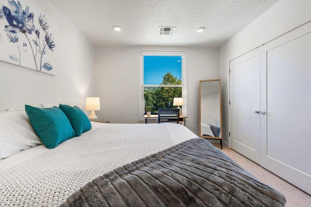2Br Luxury Urban Escape Balcony & Fitness Center Apartment Salt Lake City Exterior photo