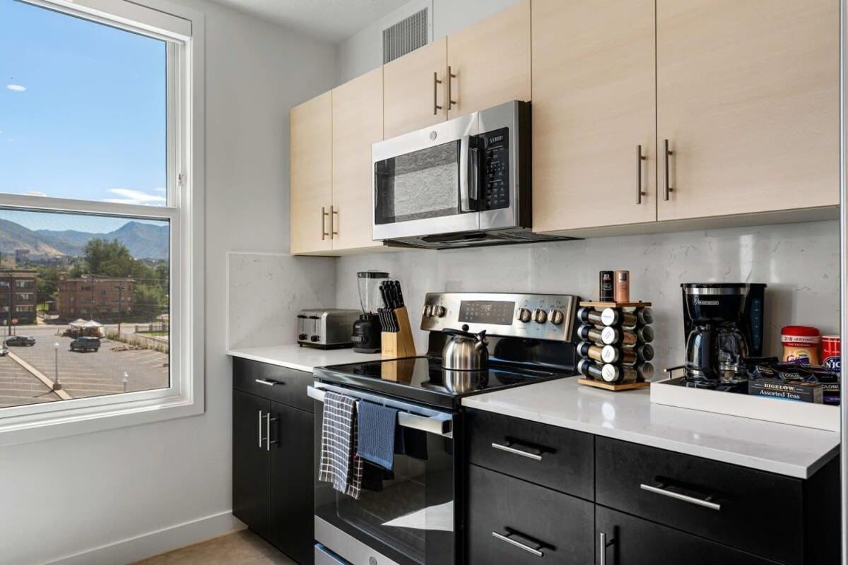 2Br Luxury Urban Escape Balcony & Fitness Center Apartment Salt Lake City Exterior photo