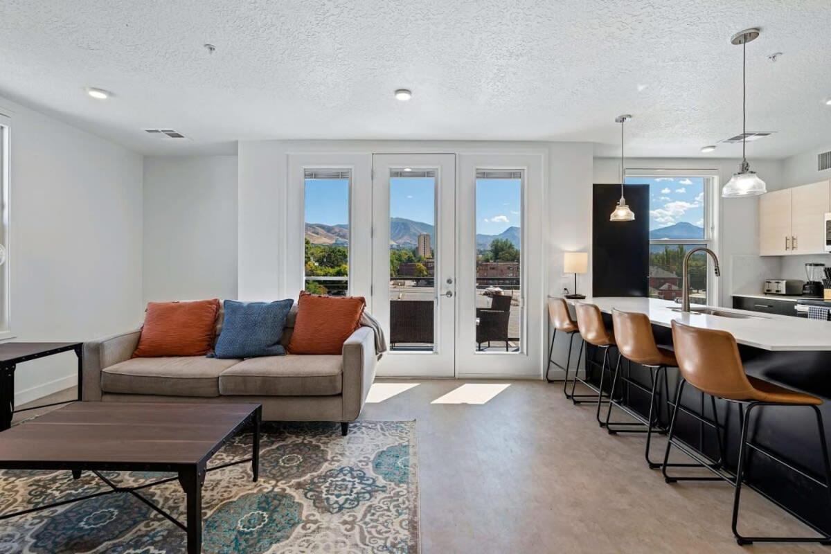 2Br Luxury Urban Escape Balcony & Fitness Center Apartment Salt Lake City Exterior photo