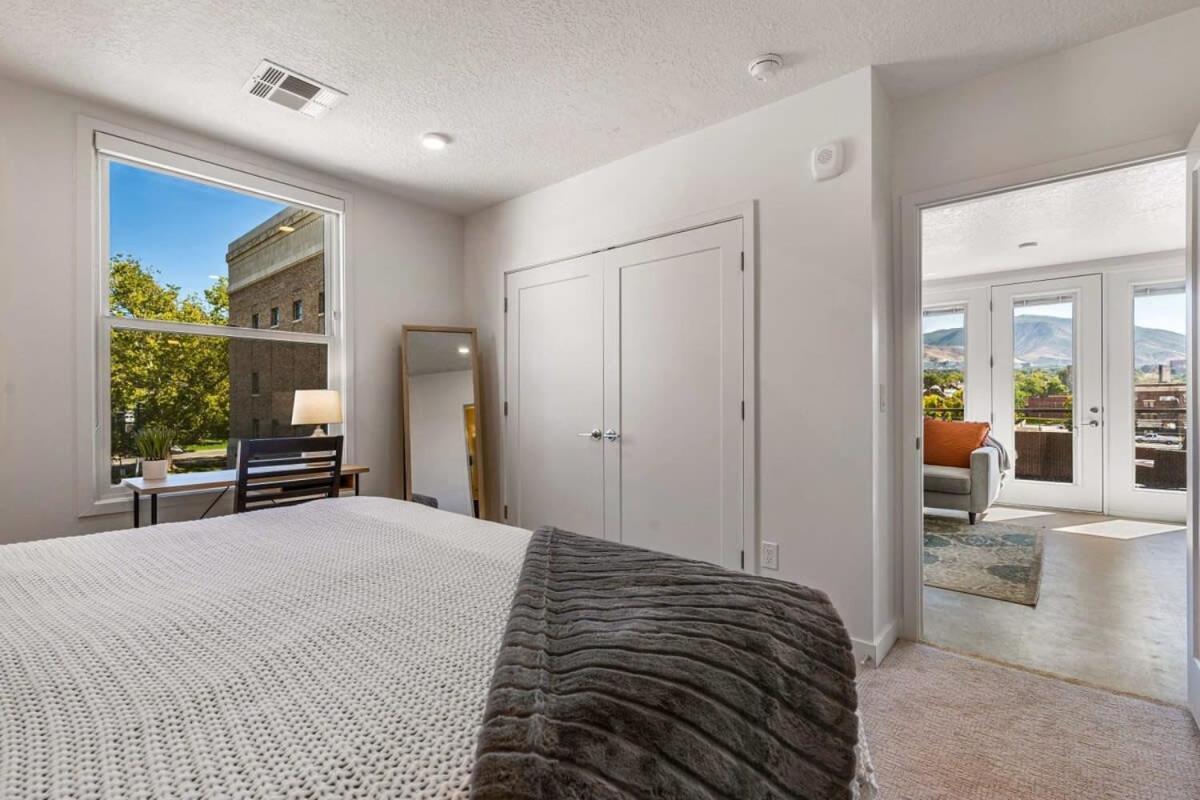 2Br Luxury Urban Escape Balcony & Fitness Center Apartment Salt Lake City Exterior photo